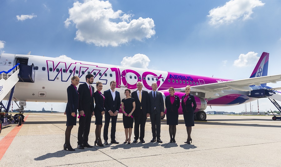 La flota de Wizz Air alcanza los 100 aviones