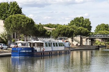 Recorrer los canales de Francia en una barcaza exclusiva
