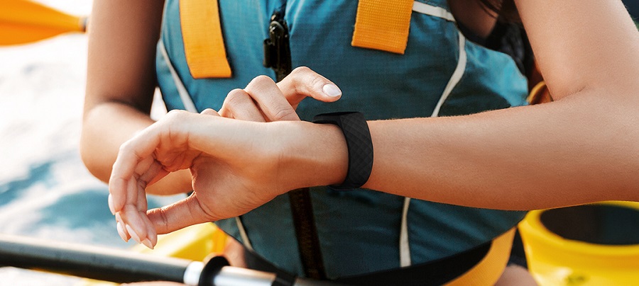 Fitbit presenta Fitbit Charge 4, su pulsera de actividad Premium, con GPS integrado