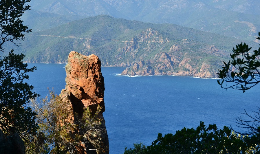 Descubrir los encantos de Córcega, “la Isla de la Belleza”, desde el mar