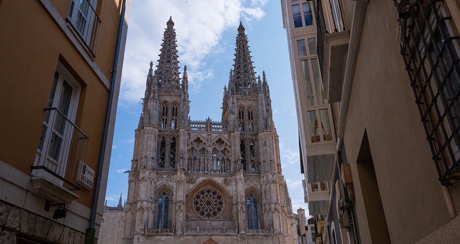 Burgos espera el paso del peregrino