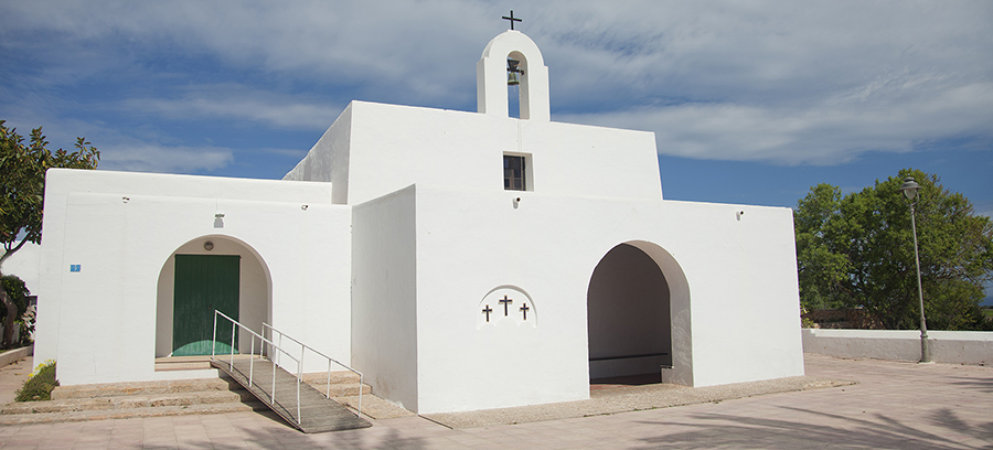 El_Pilar_de_la_Mola_-_Iglesia.jpg