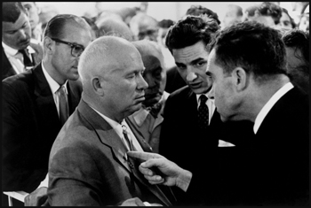 USSR. Moscow. 1959. Nikita Khrushchev and Richard Nixon © Elliott Erwitt/Magnum Photos