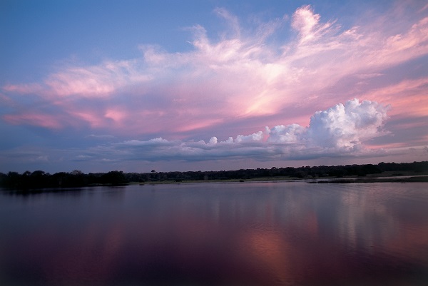 Foto: Atardecer en el Río Samiria ©Cecilia Larrabure