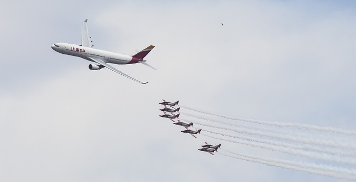 Iberia brinda por sus 90 años de historia  