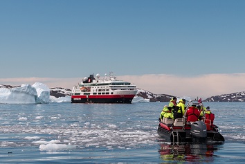 La cultura inuit bajo el Sol de Medianoche con Hurtigruten