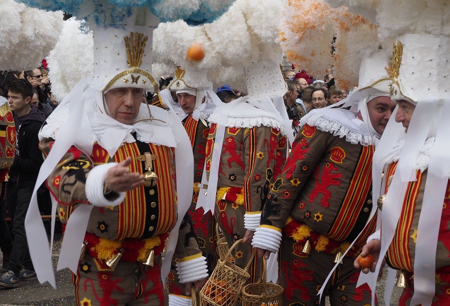 Los Gilles, protagonistas de uno de los carnavales más curiosos de Europa 