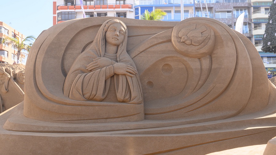 El Belén de Arena abre la Navidad en la playa de Las Canteras