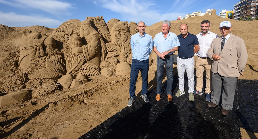 El Belén de Arena abre la Navidad en la playa de Las Canteras