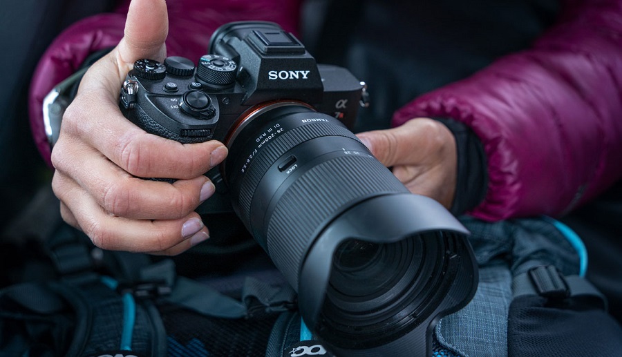 Primer objetivo zoom todo terreno F2.8 de Tamron para cámaras sin espejo full-frame Sony E-mount 