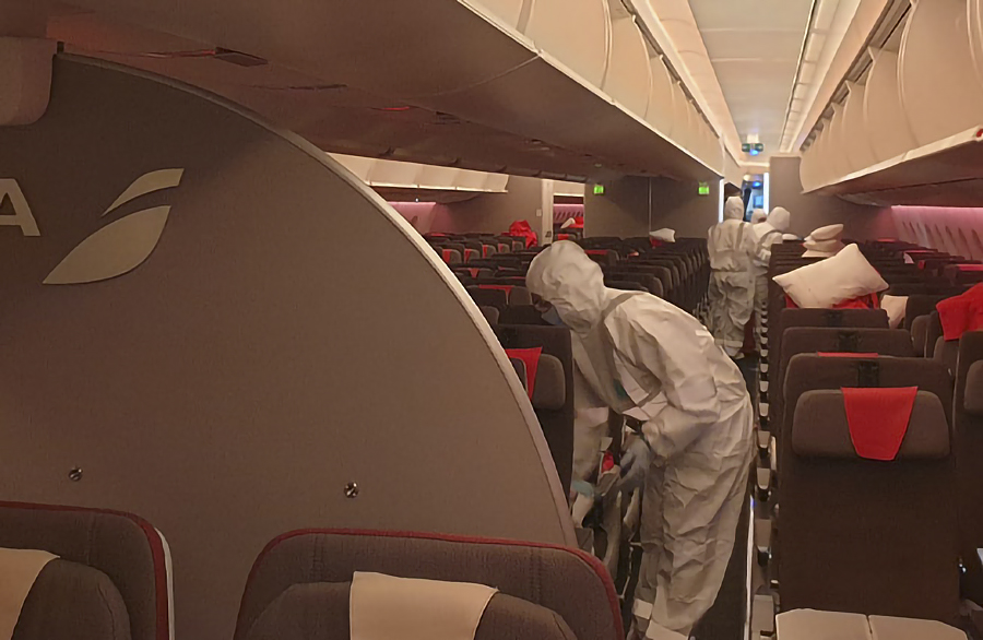 Iberia informa que el uso de mascarillas es obligatorio en todos los vuelos