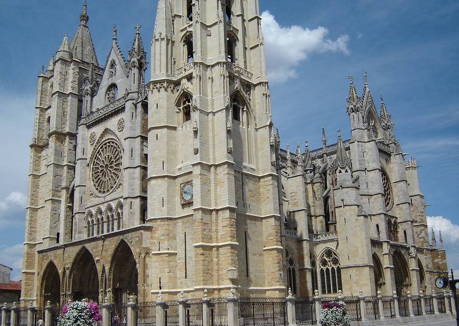 Santiago se detuvo en León