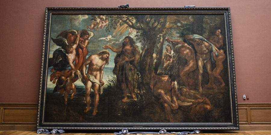 Instalación del primer gran Rubens en el Real Museo de Bellas Artes de Amberes