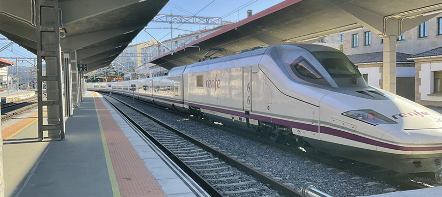 Renfe y MSC Cruceros promocionan el uso del tren entre los cruceristas que viajan de Madrid a València