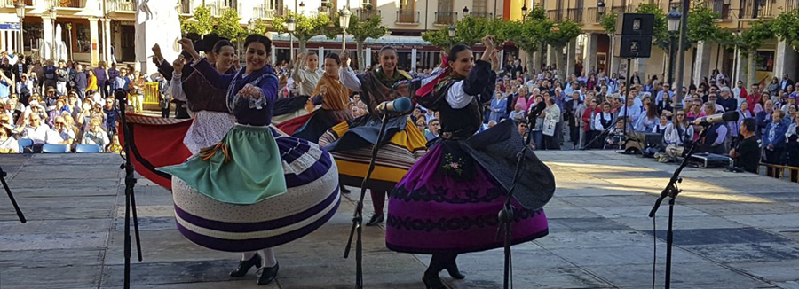 El mercado tradicional se convierte en el epicentro de la fiesta de las Candelas