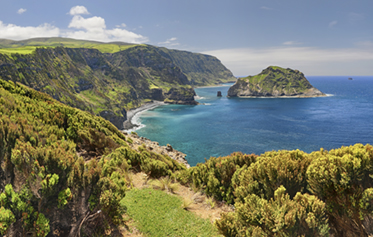 Iberia reinicia sus vuelos a Ponta Delgada y Tirana